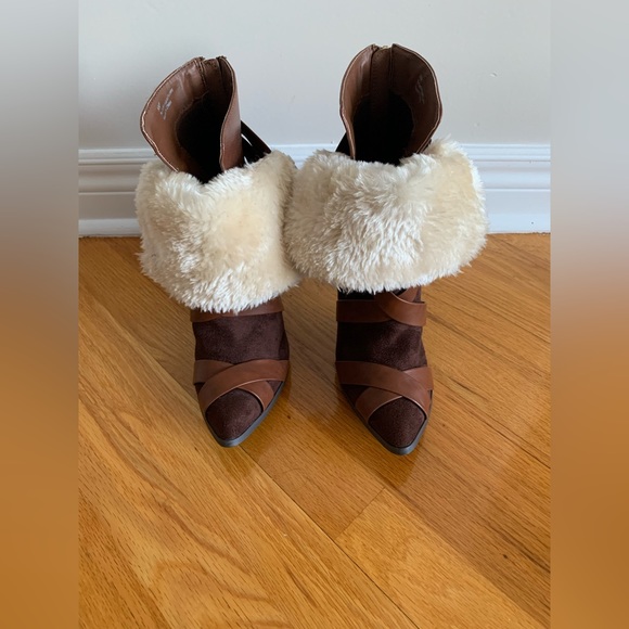 Penny Loves Brown Healed Booties - Picture 9 of 10